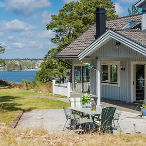 Elegant With Stunning Sea View And Garden Apartment Stockholm